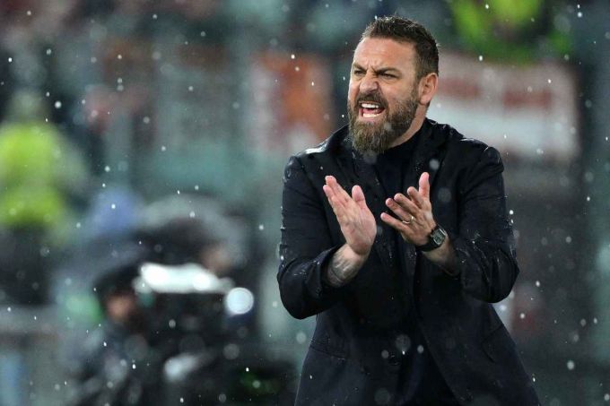 La richiesta della Roma alla Lega: recupero con l'Udinese a maggio