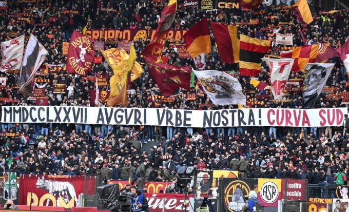 Roma, la spinta dei tifosi: tutto esaurito con il Bayer, verso il sold out con la Juve