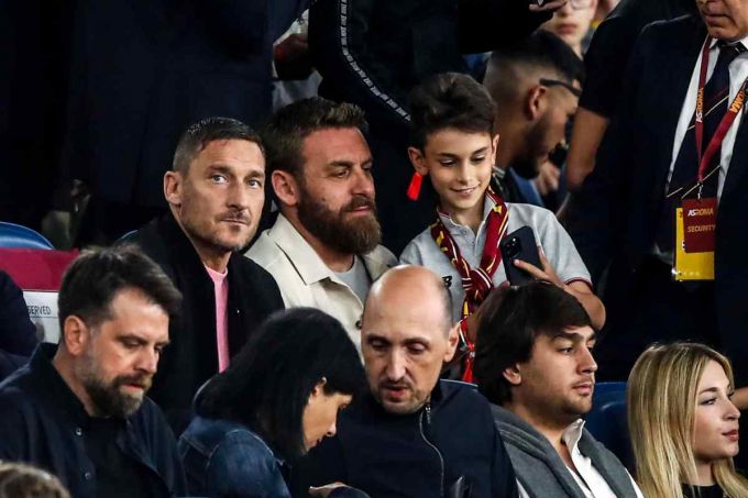 De Rossi, l'affetto di Totti: "Spero resti a lungo,  un grande allenatore"