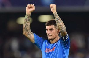 Giovani Di Lorenzo con la maglia del Napoli