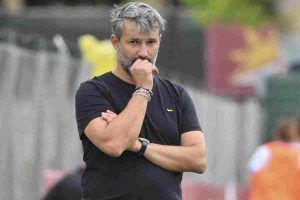 Il tecnico della Roma femminile Alessadro Spugna, pensieroso - asroma.com (romaforever.it)
