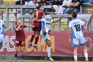 Lucia Di Guglielmo durante un'azione di gioco tra Roma e Sassuolo - asroma.com (romaforever.it)