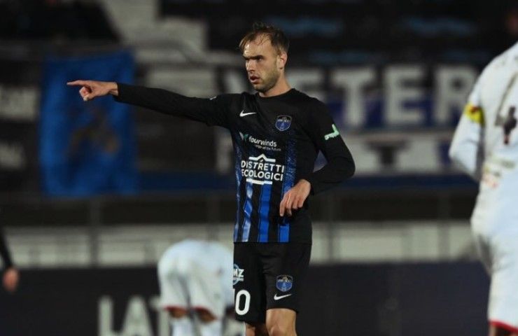 Alessio Riccardi con la maglia del Latina
