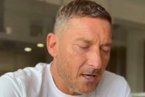 Disastro Italia consiglio Totti