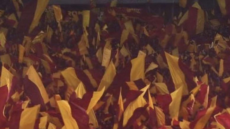 Roma striscione contro società