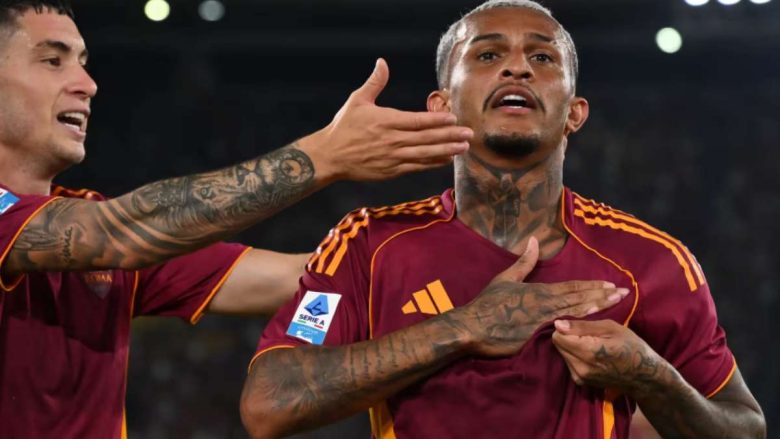 Wesley esulta dopo il gol