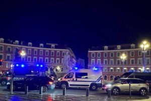 Scontri nella notte a Nizza