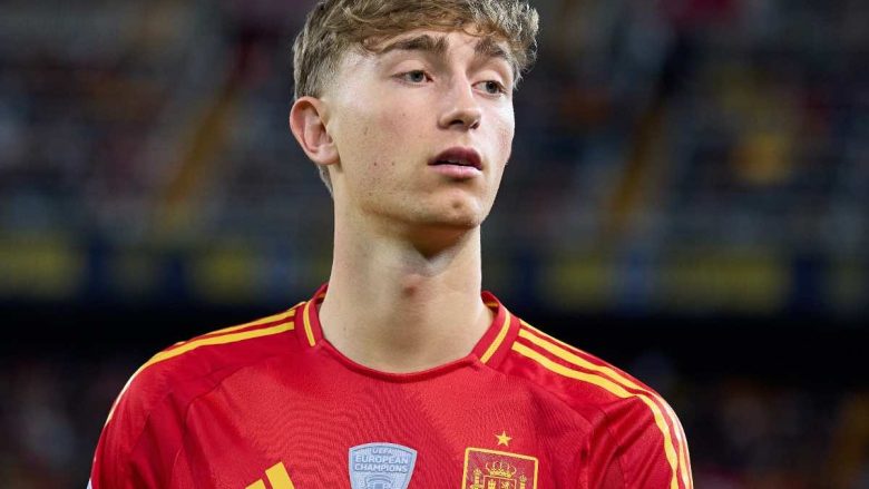 Dean Huijsen con la maglia della Spagna