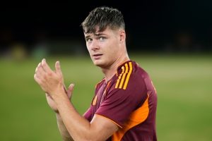 Evan Ferguson applauso