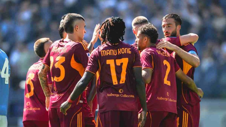 I festeggiamenti dopo il gol di Pellegrini