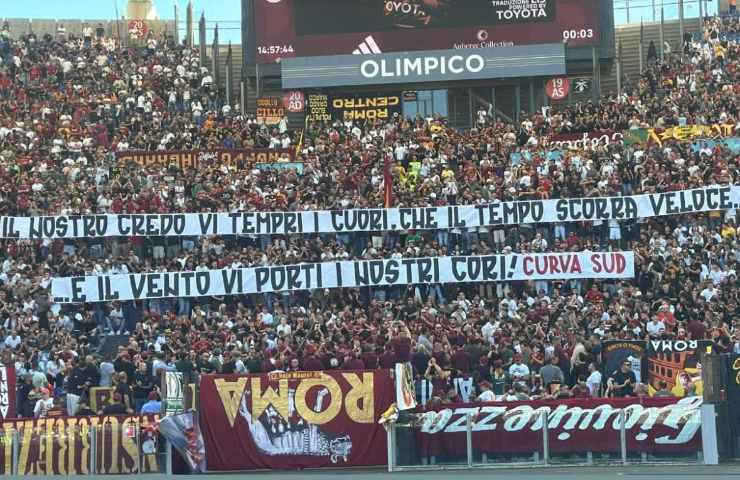 Lo striscione della Curva Sud