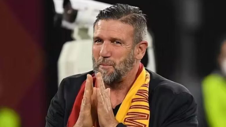 Vincent Candela con sciarpa della Roma