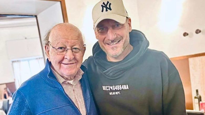 Sorpresa Totti scatto Boldi virale