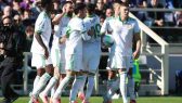 Roma che festeggia dopo il gol di Cristante