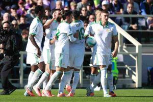 Roma che festeggia dopo il gol di Cristante