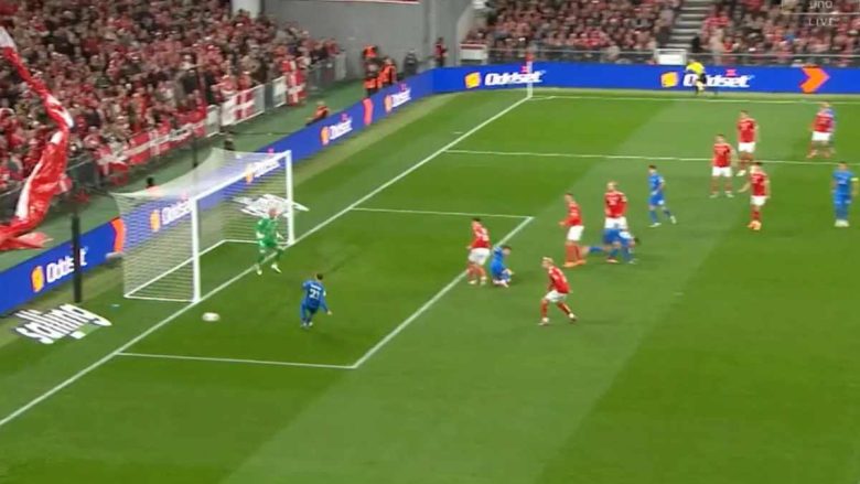 il gol sbagliato da tsimikas