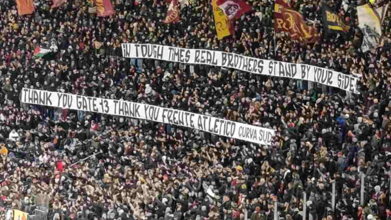 Striscione messaggio nascosto