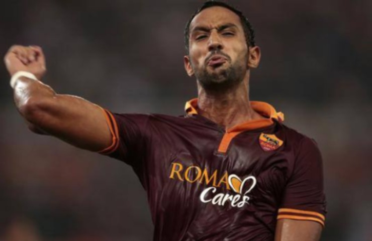 Medhi Benatia con la maglia della Roma