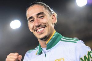 Tsimikas apre all'addio