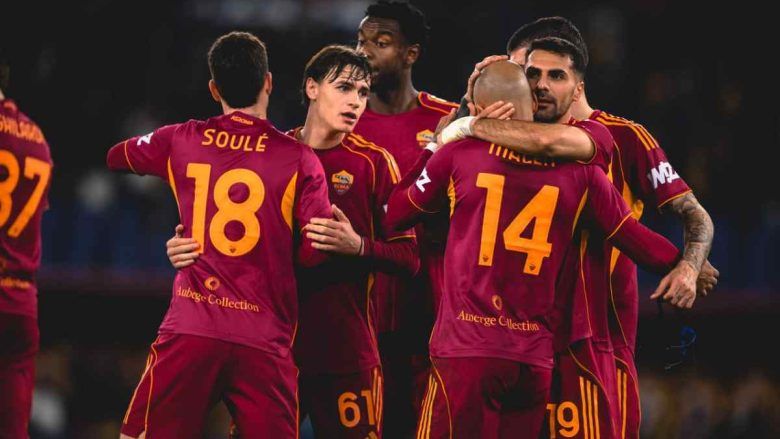 Esultanza Roma-Cagliari