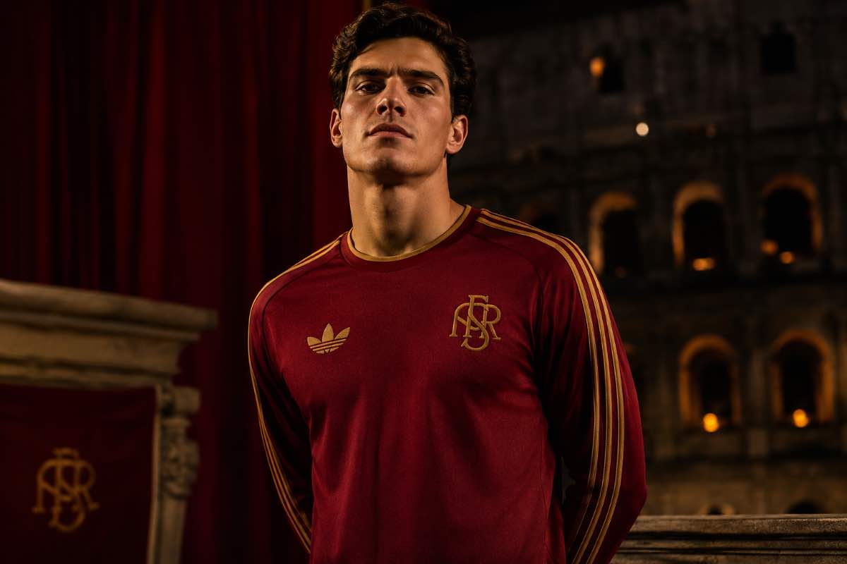 Roma, maglia speciale per il centenario: rosso scuro, Trefoil e ritorno ...