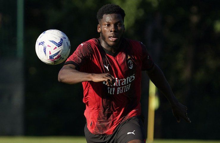 Musah con la maglia del Milan