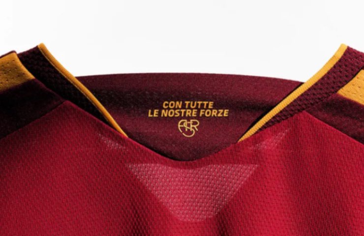 Dettaglio Maglia Roma (foto asroma.com)